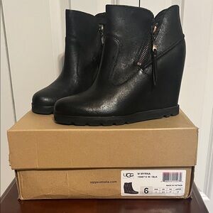 UGG Australia Myrna Black Wedge Boots Leather Zipper sides sz 6
